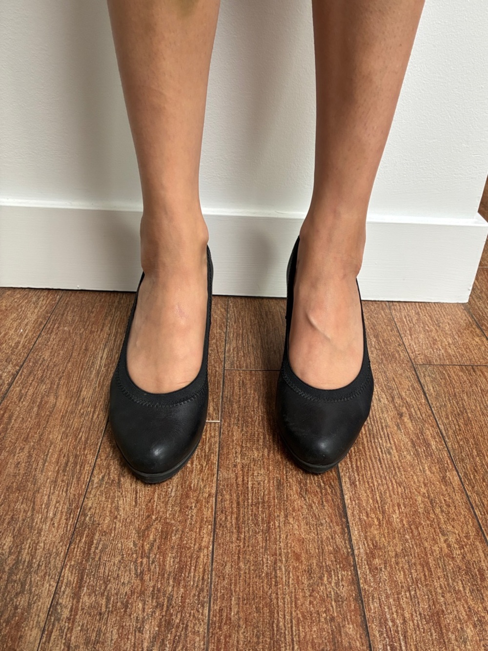 Women's Black Round-Toe Heels - Sleek Everyday Pumps